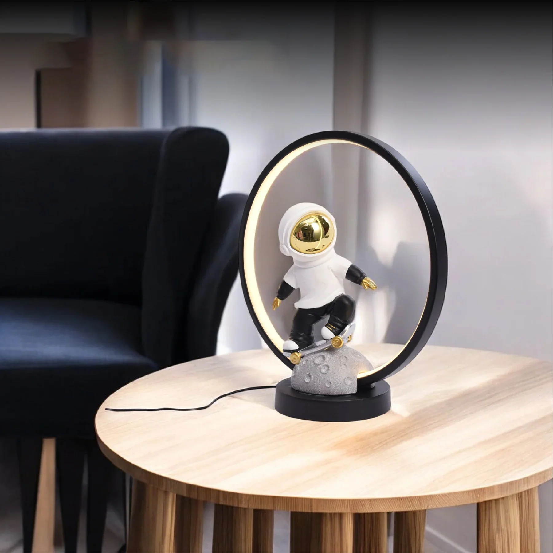 Resin Astronauts Table Lamp (Small) - Image 3